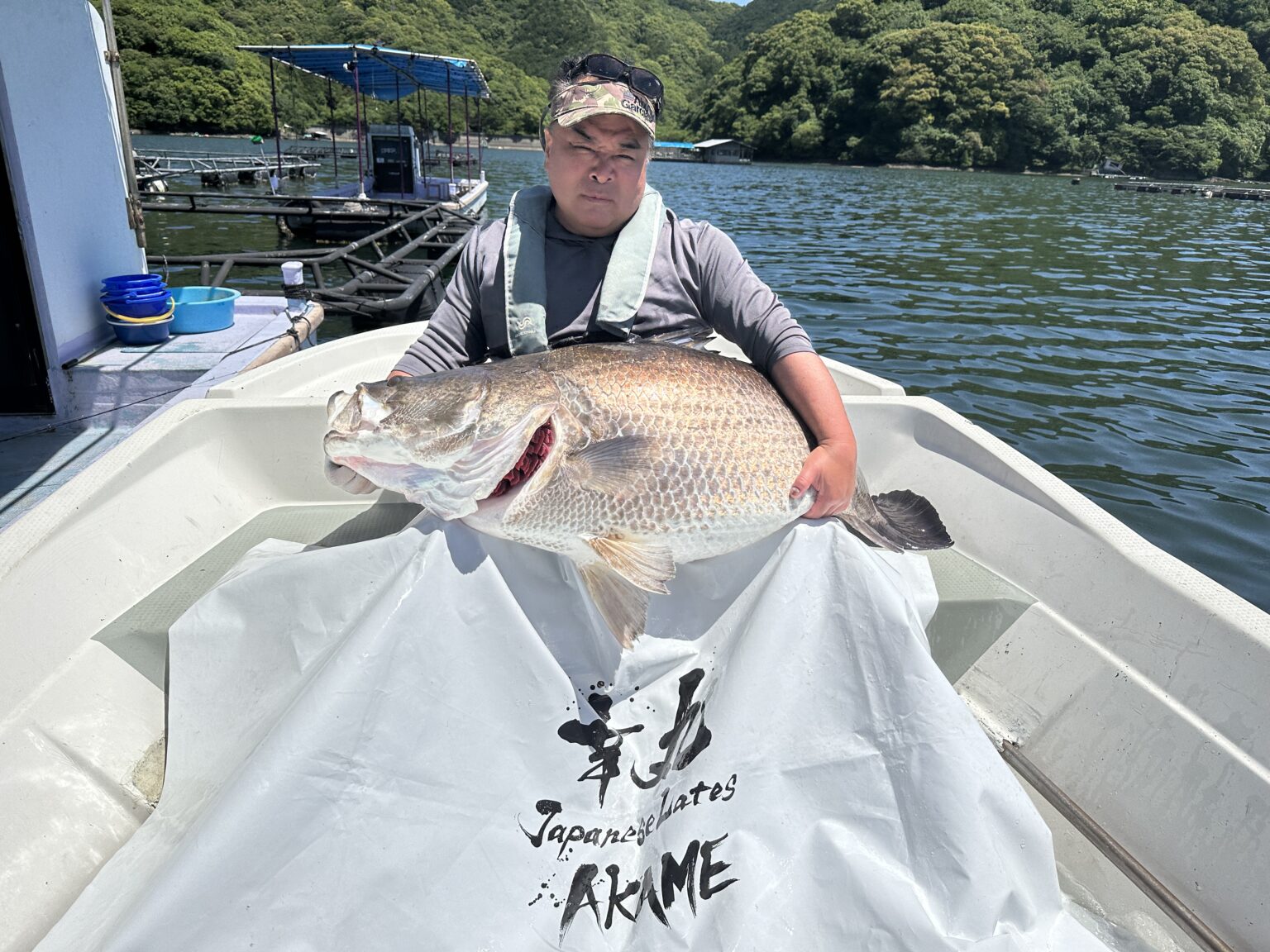 カセ・筏 アカメ日本記録？ - 海上釣堀 幸丸